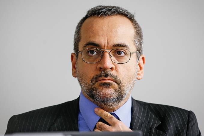 Enem pode ser suspenso em 2021, diz ministro
