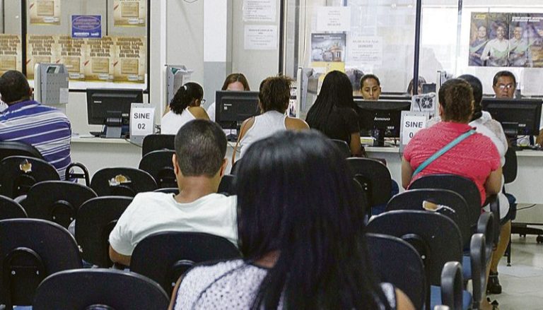 Empresas abrem 600 vagas de emprego para todos os níveis