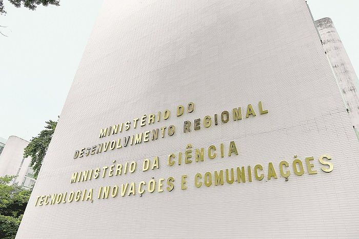 União abre vagas para servidores aposentados