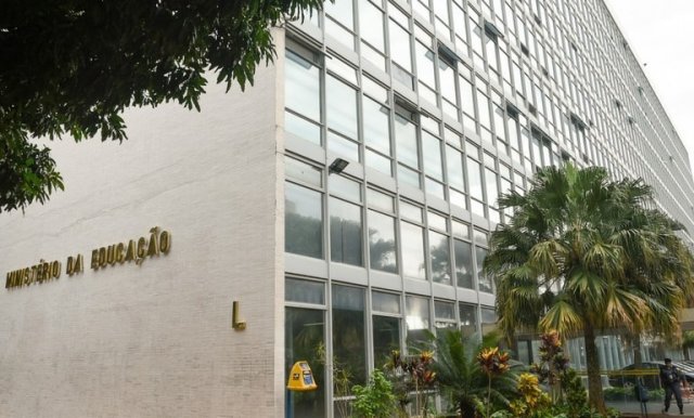 Ministério da Educação volta atrás e retoma previsão de cotas na pós-graduação