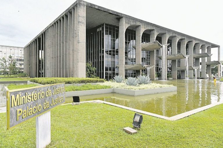 Mais de 1.900 vagas para ganhar até 11 mil