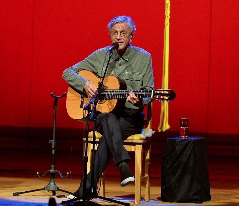 Documentário sobre Caetano Veloso é selecionado para o Festival de Veneza