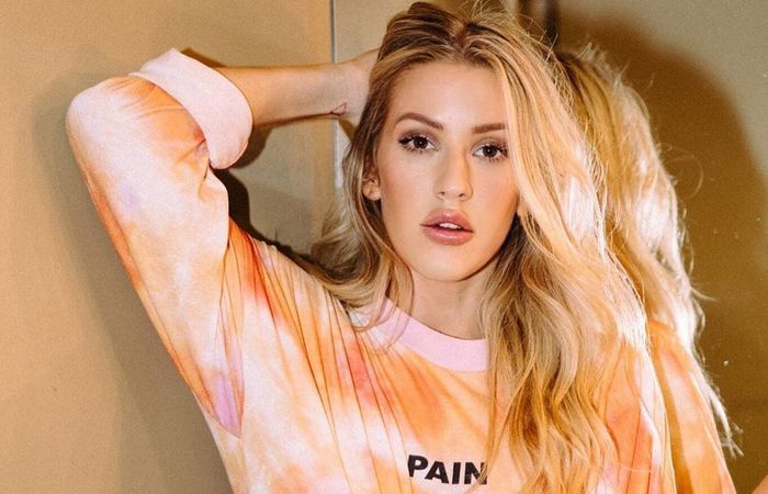 Ellie Goulding estreia no topo da parada britânica de álbuns com “Brightest Blue”