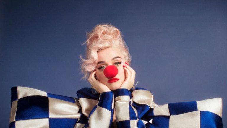“Smile”, quinto álbum de estúdio de Katy Perry, tem lançamento adiado para 24-08