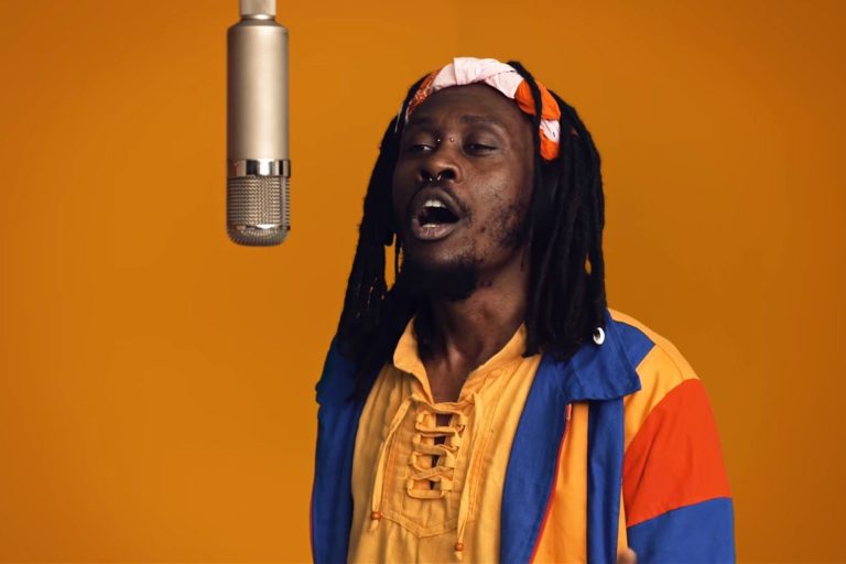 Em novo clipe, Rincon Sapiência celebra a arte, as lutas e a história do ‘povo preto’