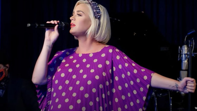 Katy Perry lança música de surpresa: “What Makes a Woman”. Álbum completo sai no dia 28