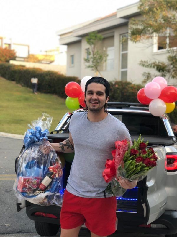 Luan Santana recebeu homenagens de fãs ao celebrar 13 anos de carreira