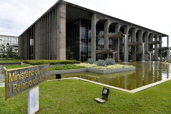 Suspenso edital federal com 309 vagas