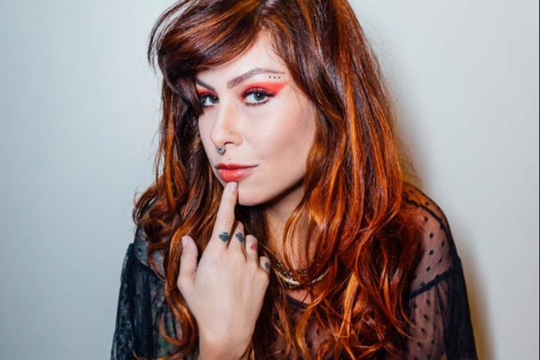 Pitty anuncia live nesta sexta-feira (21) em comemoração aos 15 anos do álbum “Anacrônico”