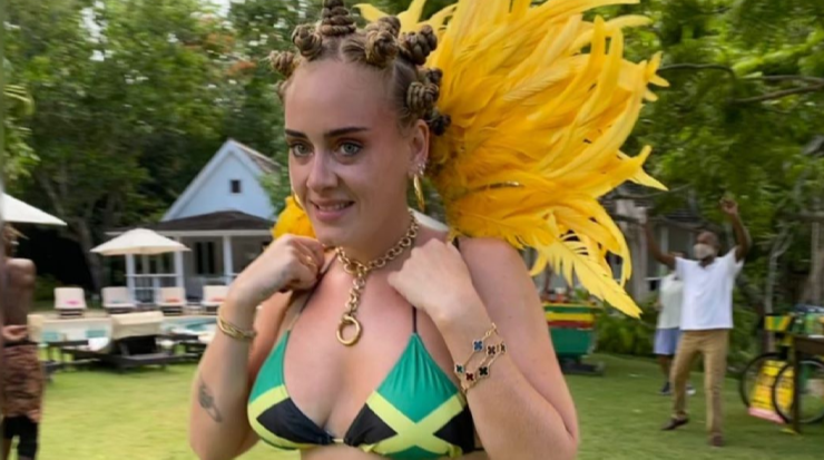Com sua incrível sua nova silhueta, Adele foi criticada por usar penteado de origem africana