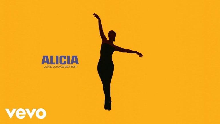 Alicia Keys está super apaixonada em nova música. A musa lançou a inédita “Loves Looks Better”. Assista