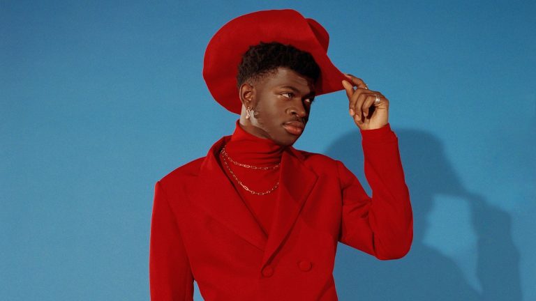 Destacado rapper Lil Nas X diz que vai lançar músicas em breve: “Dinheiro de ‘Old Town Road’ está acabando”