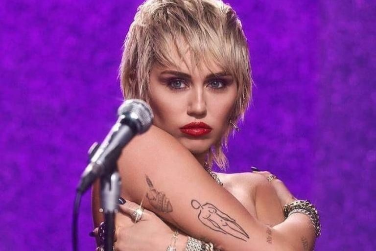 Miley Cyrus revela Rádio The Edge que novo álbum traz participações de Dua Lipa e Billy Idol