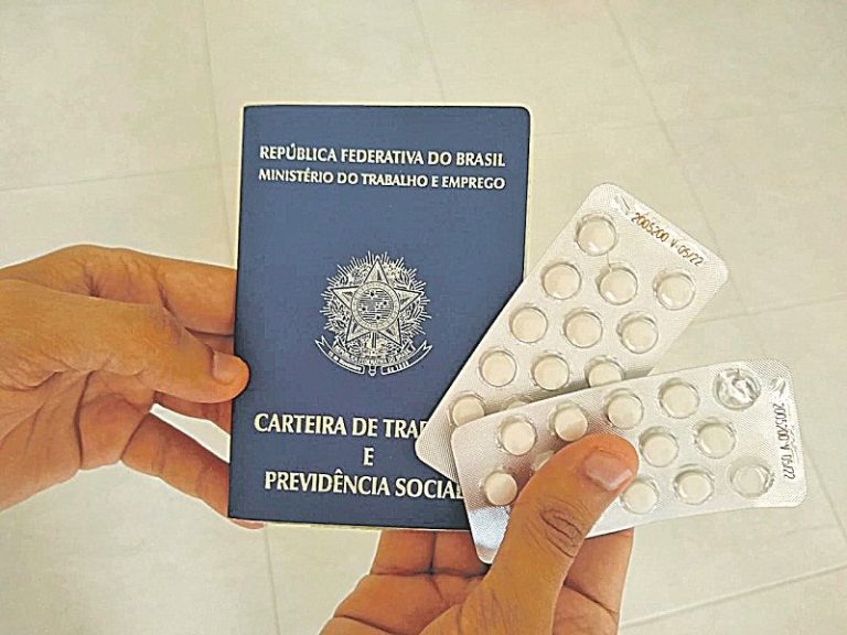 Saúde emocional: Jovem enfrenta ansiedade por conta de desemprego e isolamento social