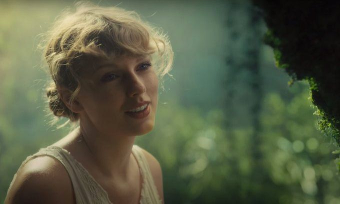 Taylor Swift iguala recorde de Whitney Houston ao completar 46 semanas no topo da Billboard 200