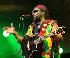 Após lançar seu mais novo álbum, lenda do reggae, Toots Hibbert segue internado em UTI na Jamaica