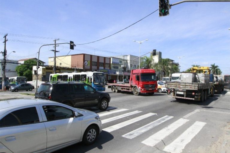 Manhã de trânsito caótico na BR-101, na Serra