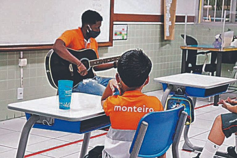 Qualidade e afeto no ensino presencial ou a distância por Escola Monteiro