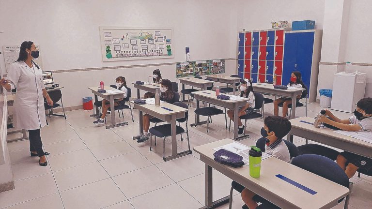 Novo normal marca a volta às aulas presenciais por Leonardo da Vinci