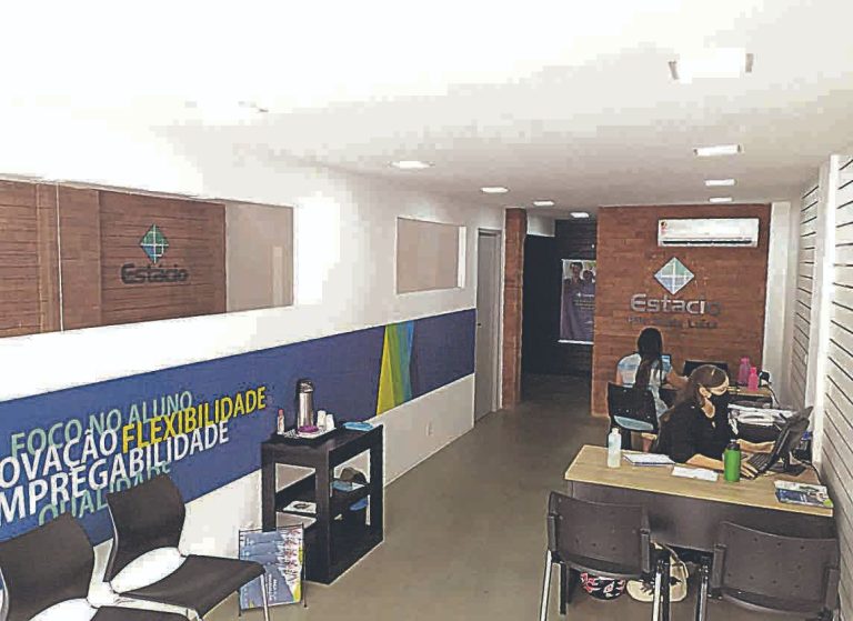 Referência em ensino a distância por Estácio EAD