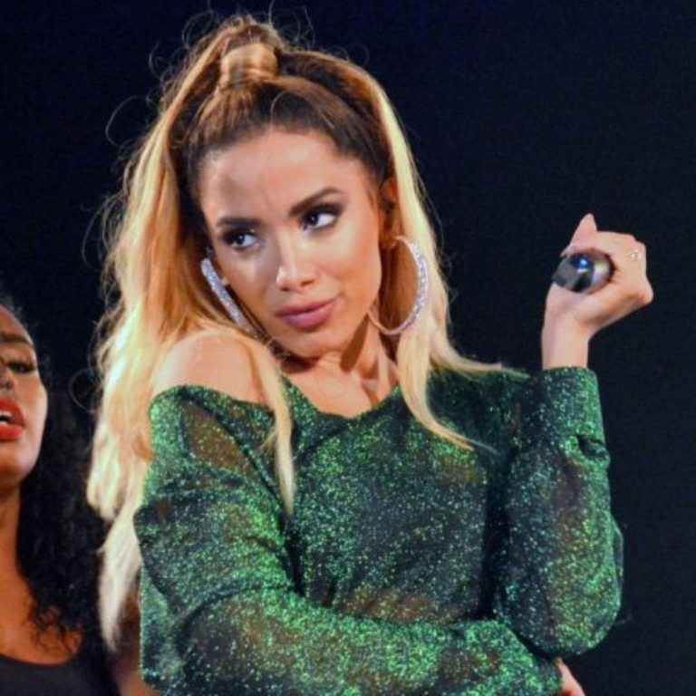 Anitta lidera paradas nacional e internacional das rádios do país