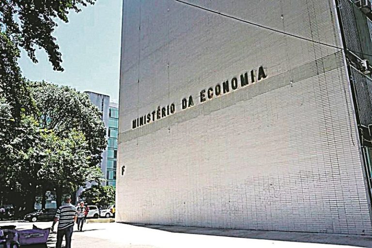Ministério da Economia poderá contratar até 100 profissionais temporários