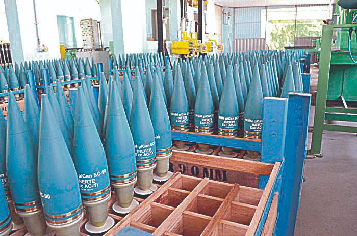 Fábrica de armas de guerra vai abrir vagas com salários de até R$ 5.331