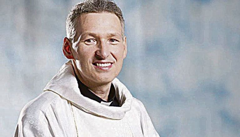Padre Marcelo Rossi relata dramas pessoais para se aproximar de fiéis em novo livro