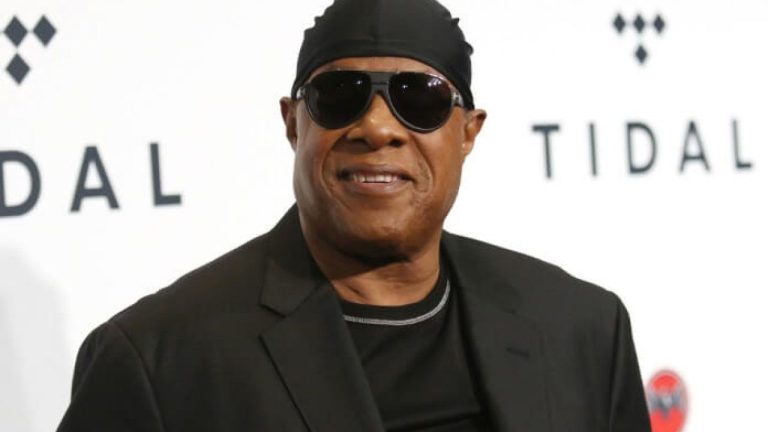 Após 15 anos, Stevie Wonder lança mais duas músicas inéditas