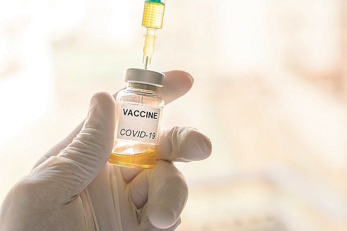 Reino Unido planeja infectar voluntários em testes de vacina contra Covid