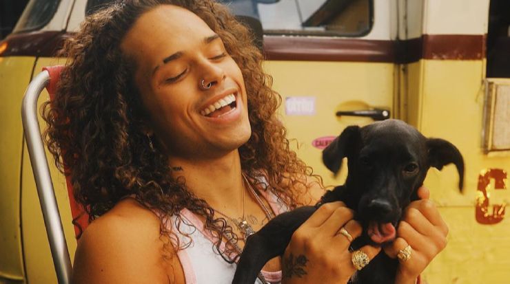 Com influência de Lulu Santos, funk e samba, Vitão lança o novo single “California”, um clássico samba e pagode
