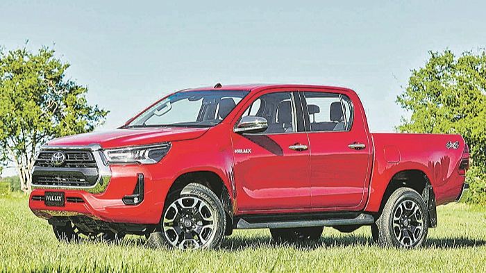 Hilux de cara nova e mais potente