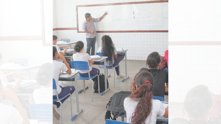 Seleções com 4.658 vagas para professor
