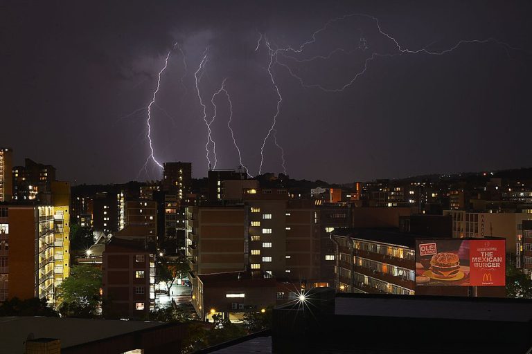 Alerta de tempestade de raios para todo o Estado neste fim de semana
