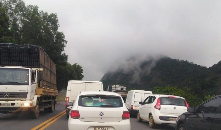 Acidente deixa dois mortos na BR-101, em Ibiraçu