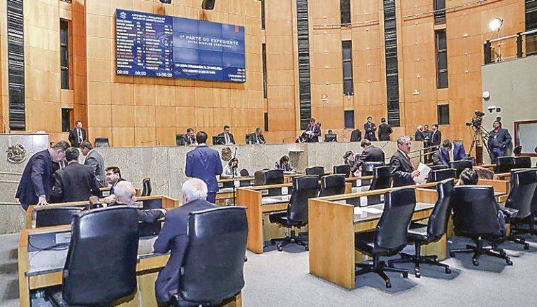 Aprovada isenção da taxa de inscrição em concursos para pessoas com deficiência