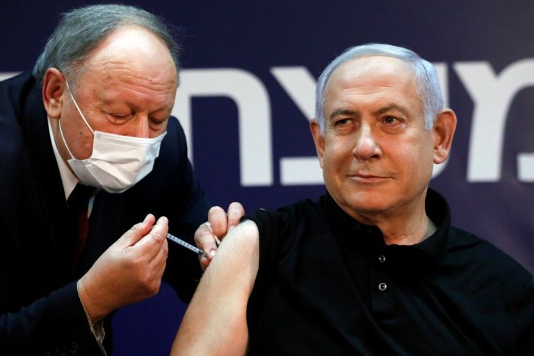 Primeiro ministro de Israel é o 1º chefe de Estado a ser vacinado