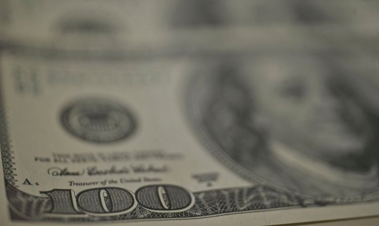 Congresso dos EUA aprova pacote de ajuda econômica de US$ 900 bilhões