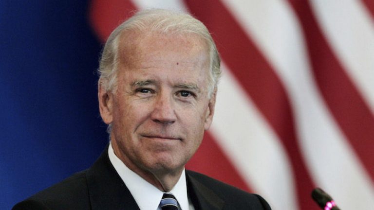 Biden diz que irá tomar vacina para covid-19 em público para demonstrar segurança