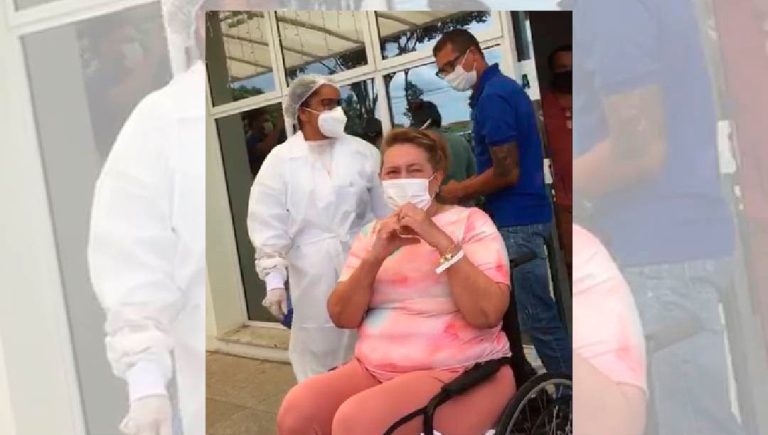 Covid: Médica que estava com 90% dos pulmões comprometidos recebe alta do hospital