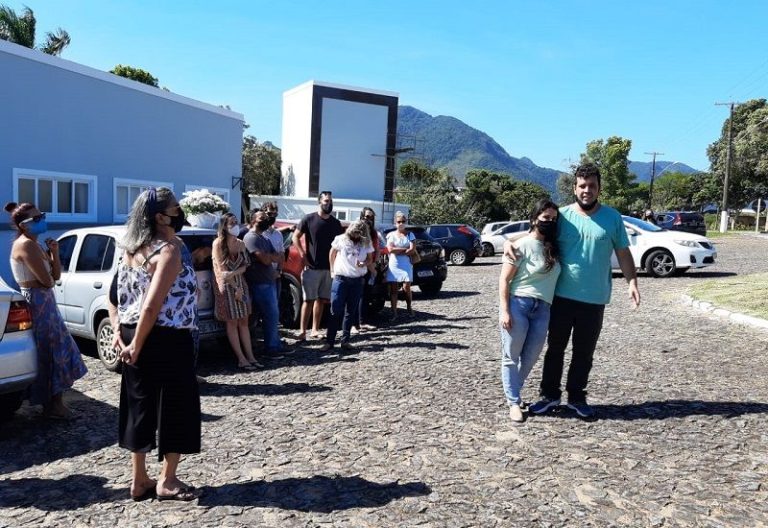 “Meu pai lutou, mas esse vírus é muito cruel”, diz filha de empresário que morreu com Covid