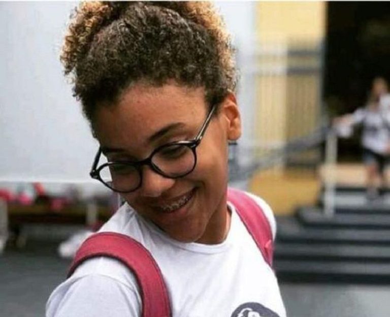 Nadadora de 14 anos morre em decorrência da Covid-19