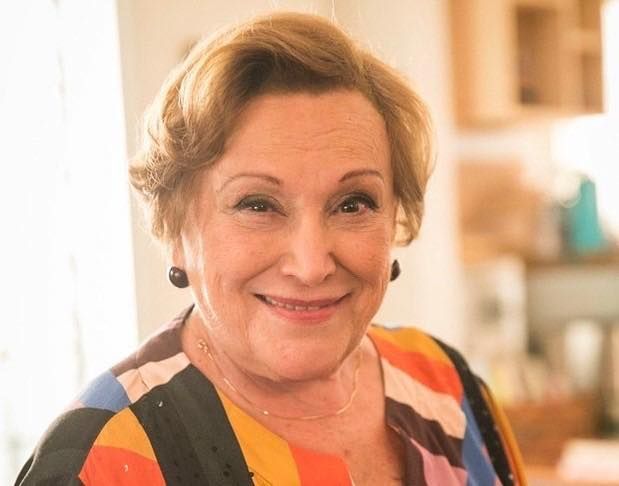 Nicette Bruno está bem e respira melhor, diz Beth Goulart
