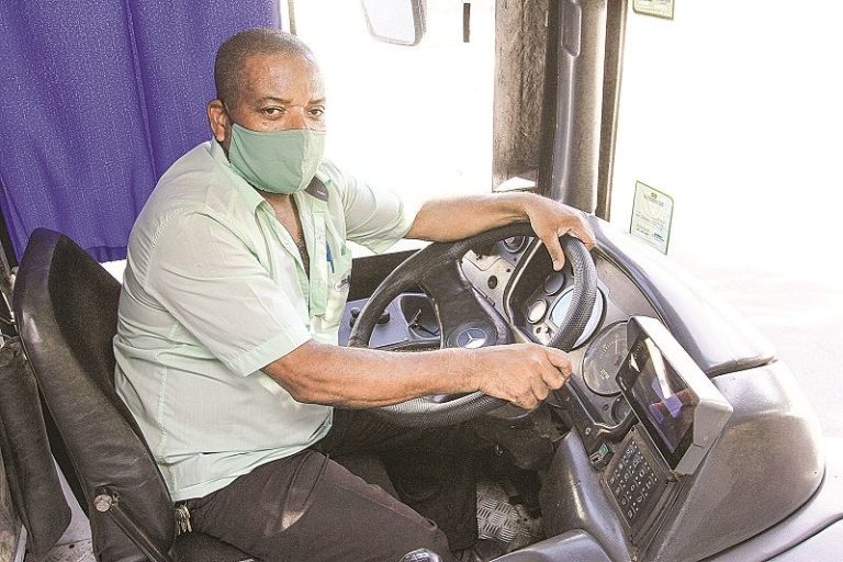 Motoristas de ônibus vão ter prioridade na vacinação
