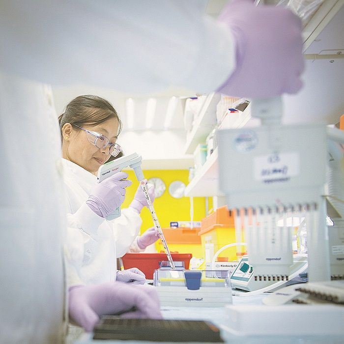 AstraZeneca testa medicamento que pode dar imunidade instantânea ao coronavírus