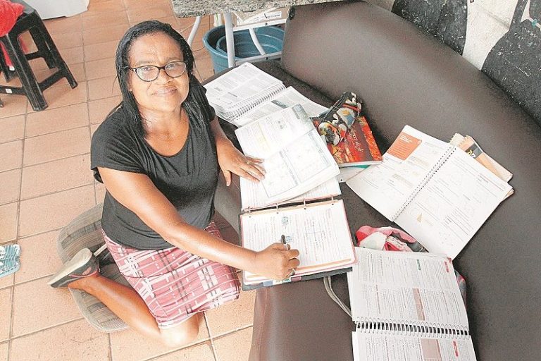 Após 27 cirurgias, dona de casa quer ser nutricionista