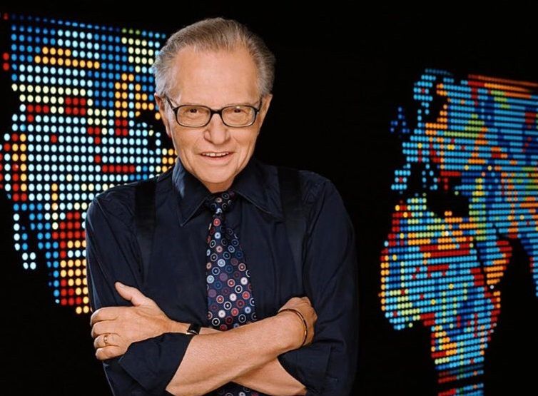 Morre Larry King, lendário entrevistador da TV americana, vítima de Covid