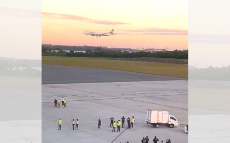 VÍDEO | Veja a chegada do avião com as primeiras vacinas contra Covid no Estado