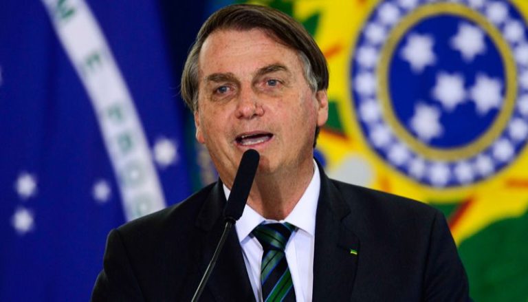 Bolsonaro suspende compra de seringas