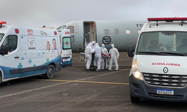 Manaus vai transferir 235 pacientes com covid-19 para 7 estados